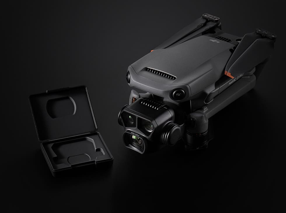 Drone DJI dobrado com controle
